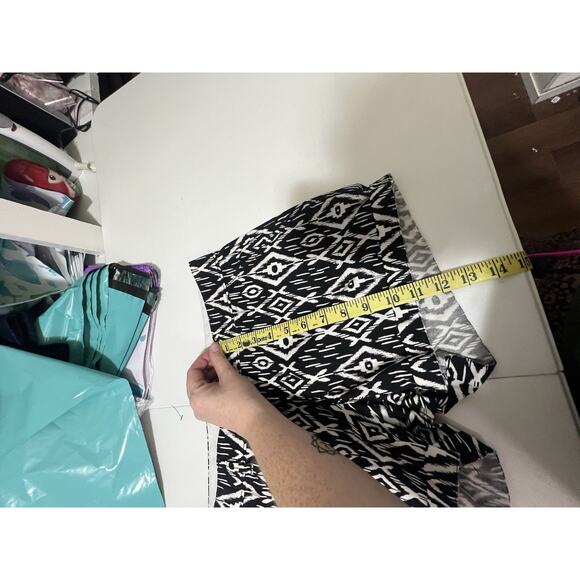 Old Navy Women’s Size 6 White & Black Blackjack” Everyday Shorts 100% Cotton - Picture 8 of 9